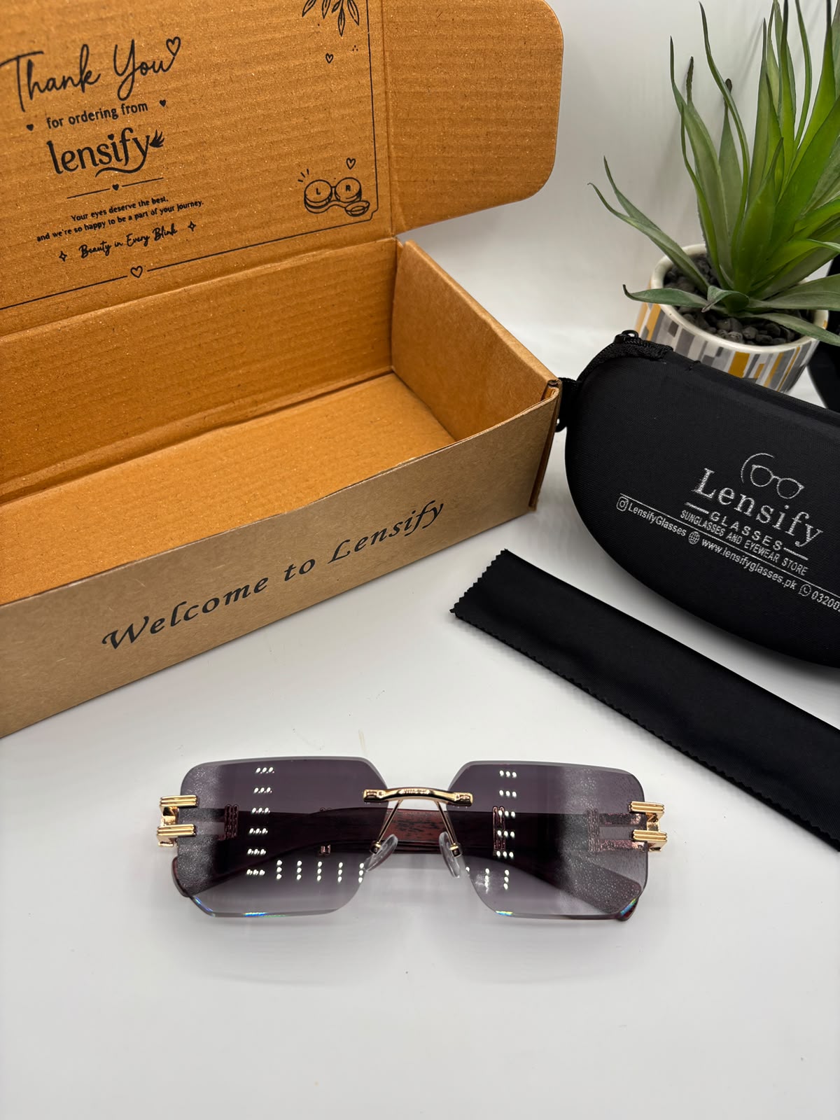 LIORA RIMLESS