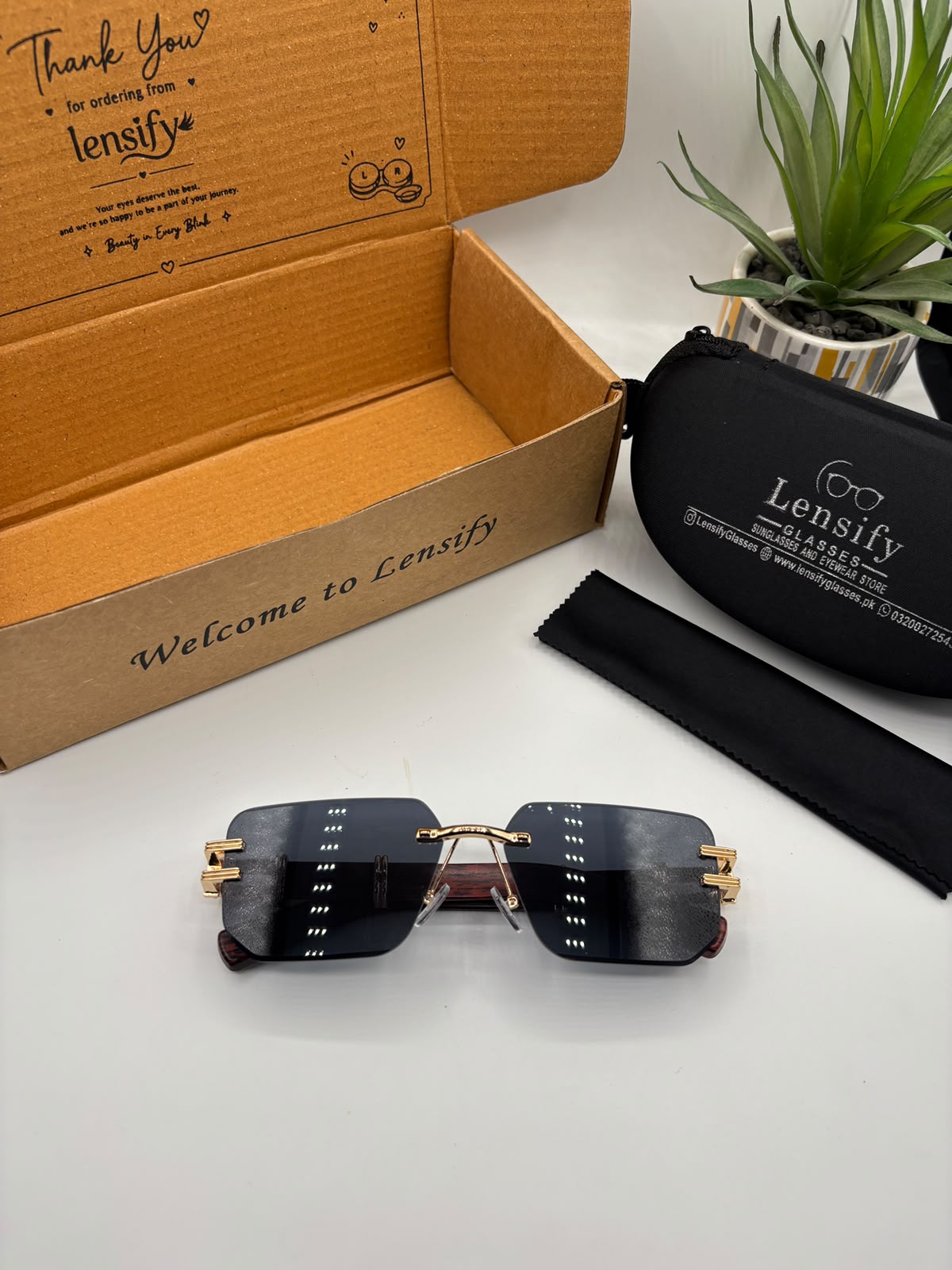 LIORA RIMLESS