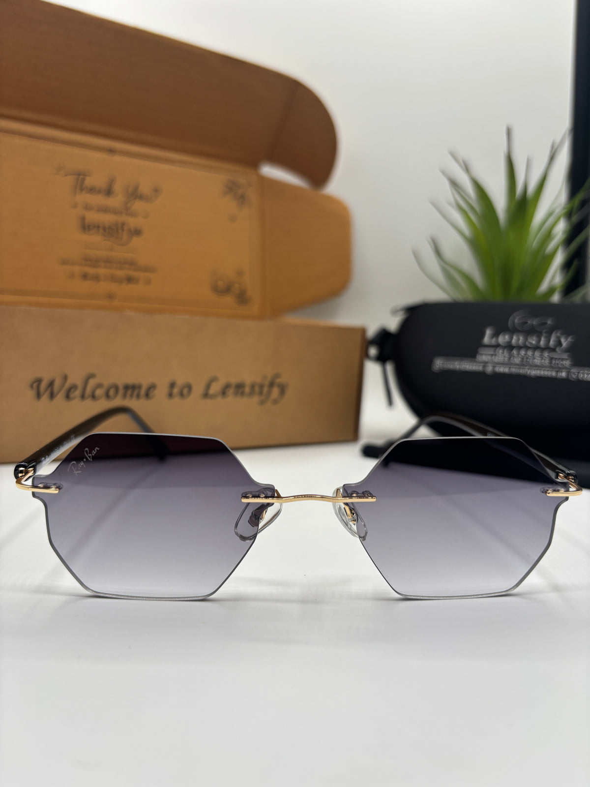 AURELIA RIMLESS