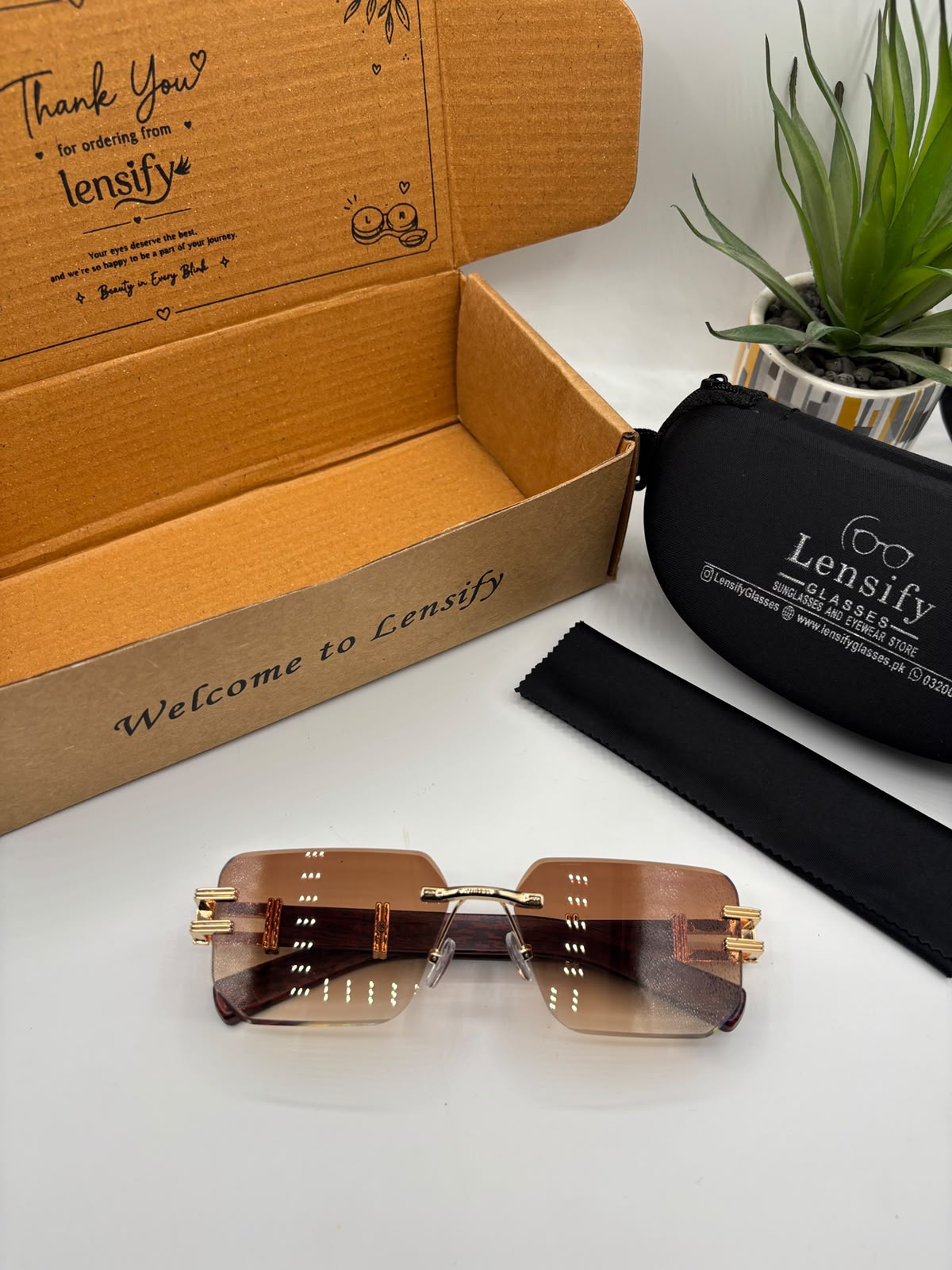 LIORA RIMLESS